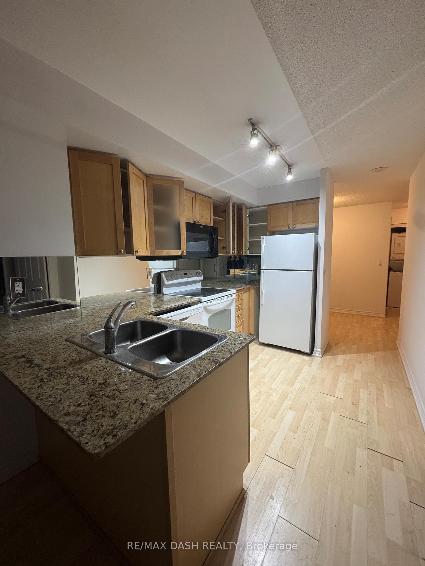 761 Bay Street Unit 2210 photo 2