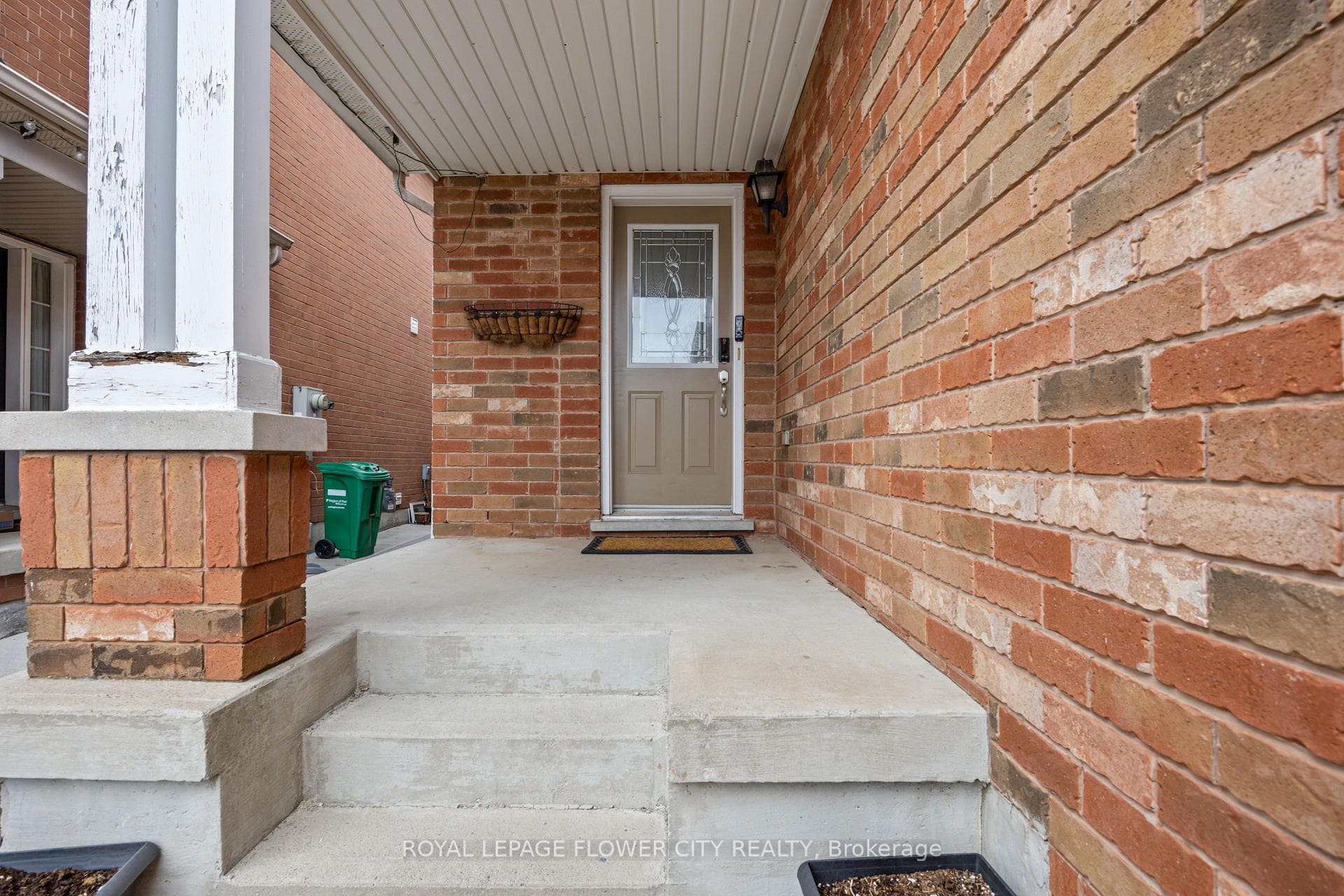 3910 Milkwood Crescent photo 3