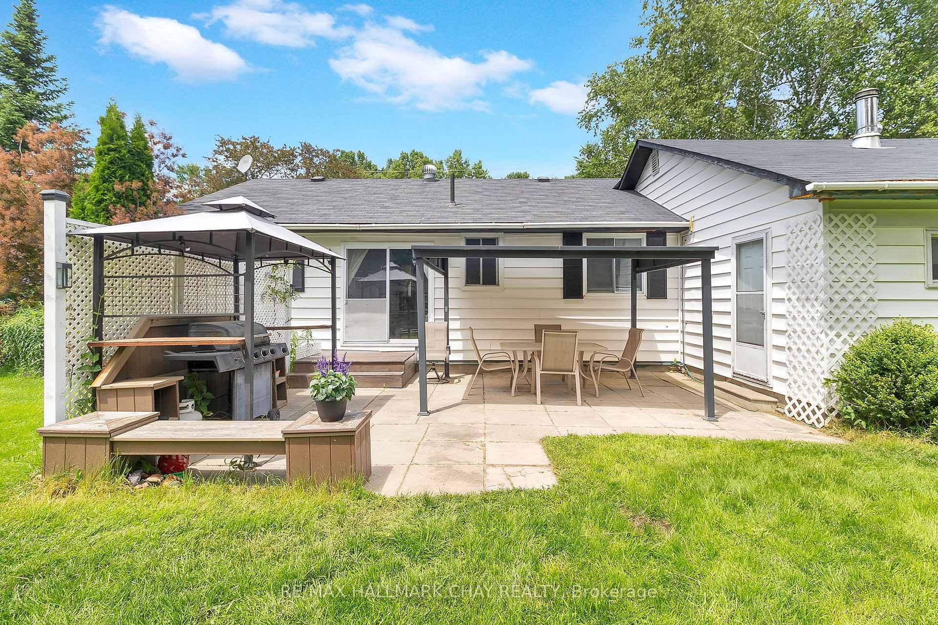1067 Larch Street photo 13