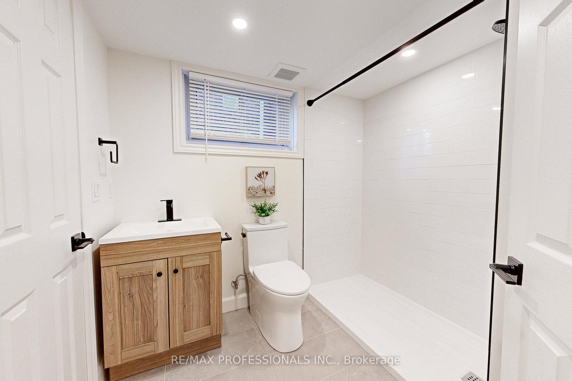 146 Pinegrove Avenue photo 25