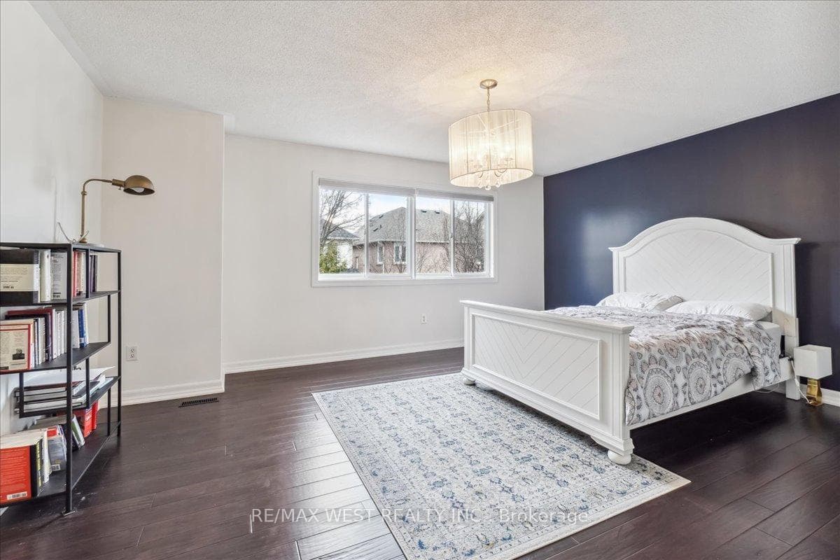 1349 Sagewood Crescent photo 7