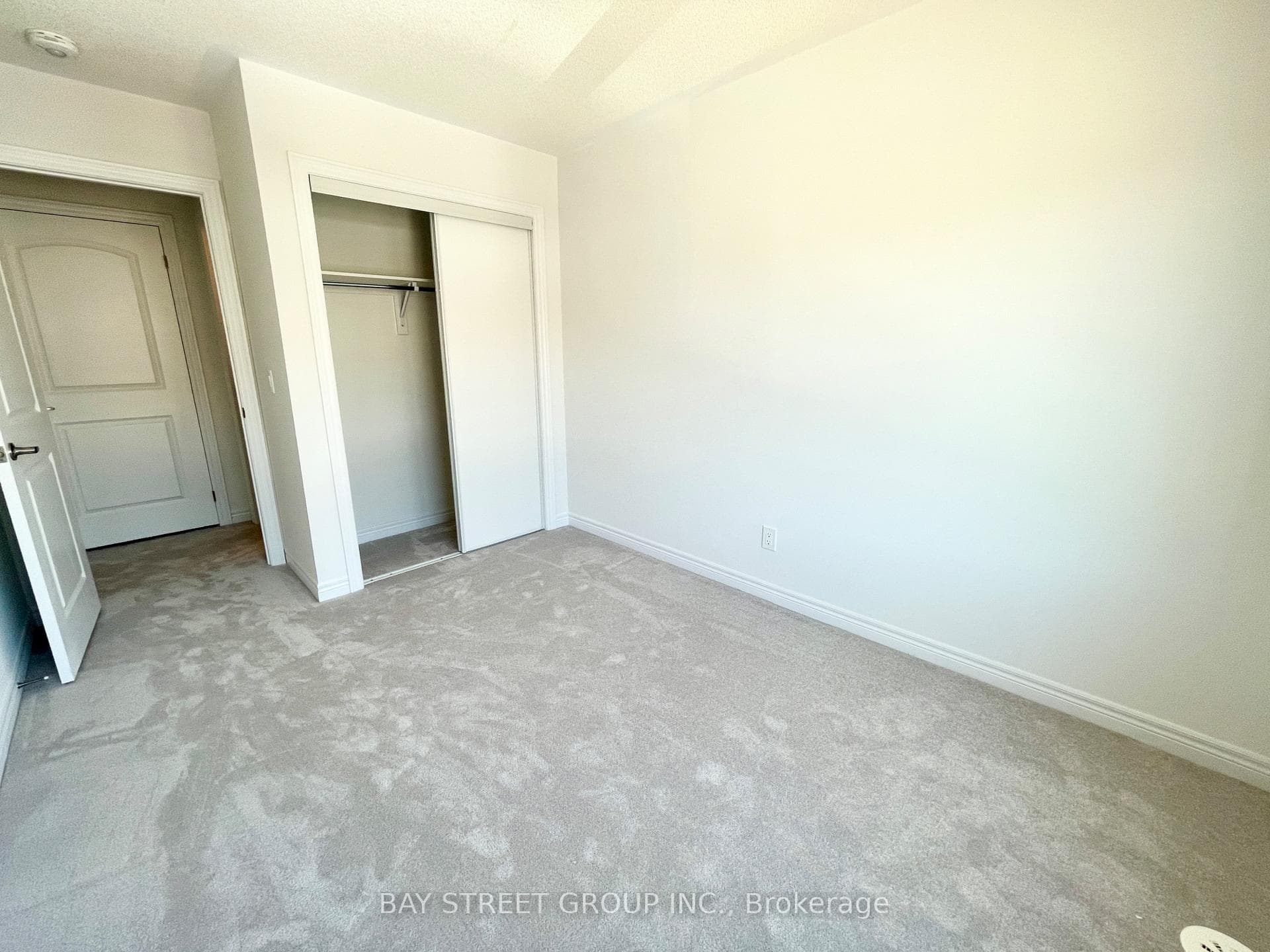 11814 Tenth Line photo 14