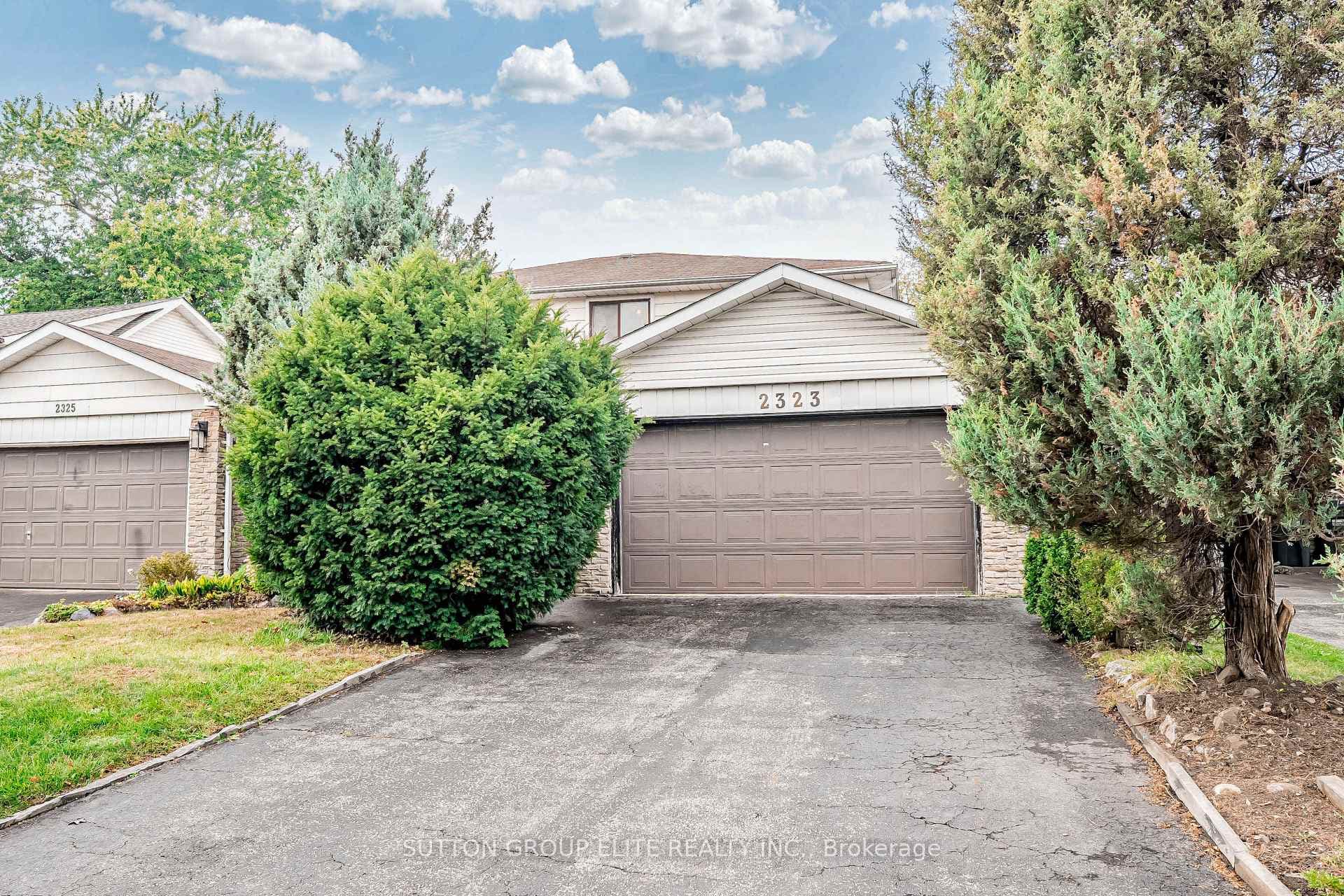 2323 Delkus Crescent photo 1