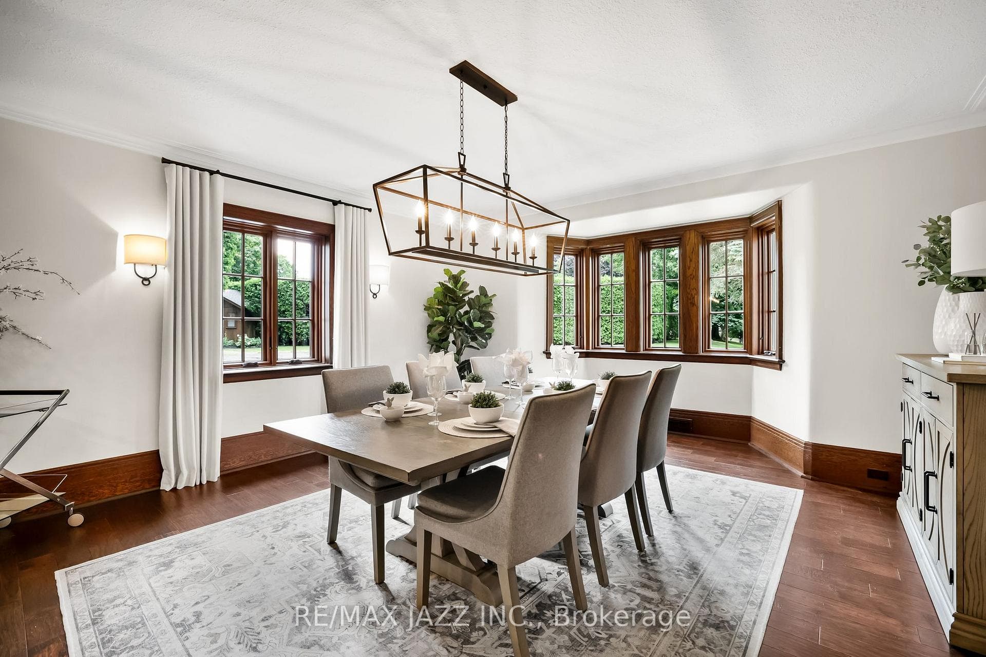 690 Bessborough Drive photo 15