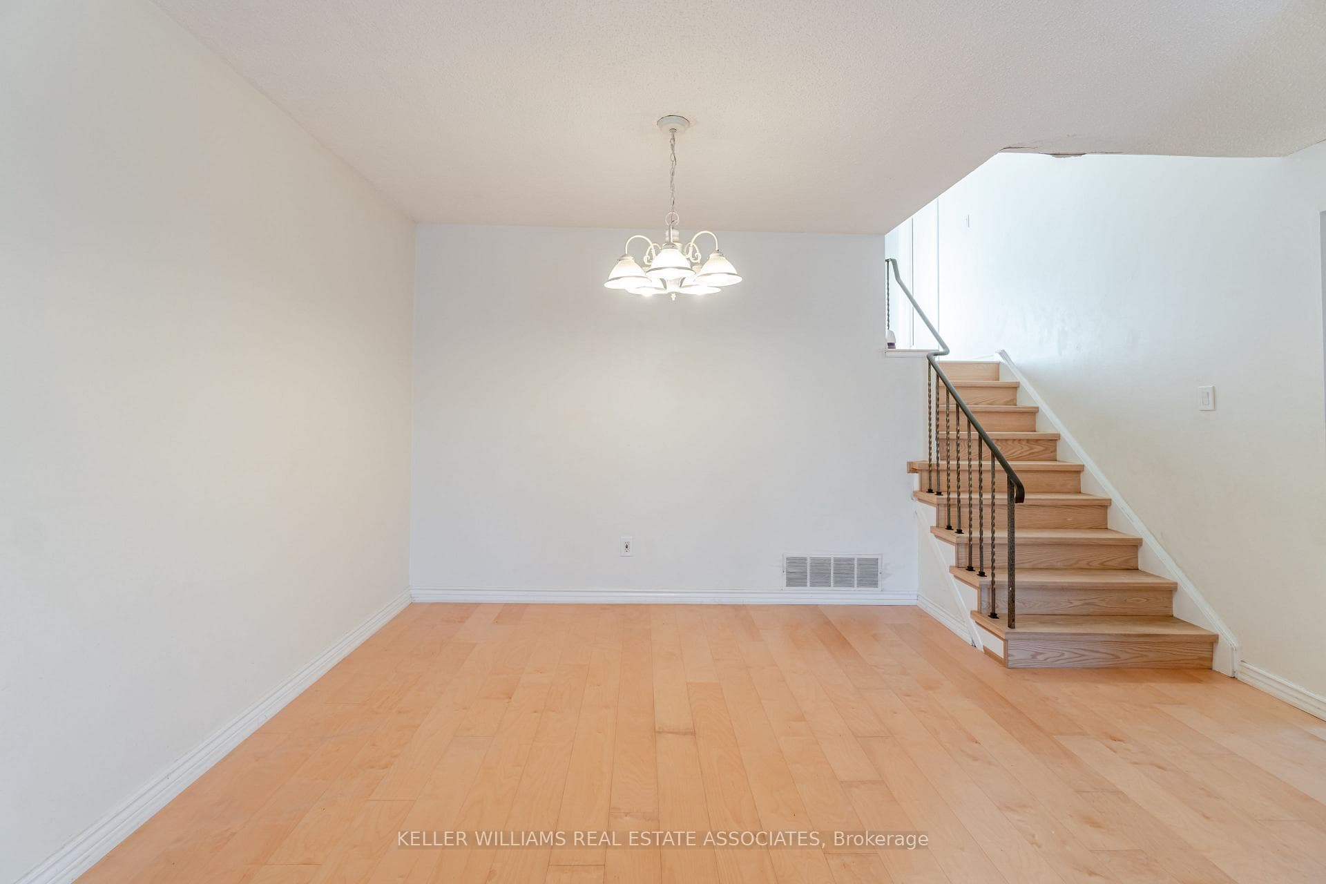 3301 Tallmast Crescent photo 12