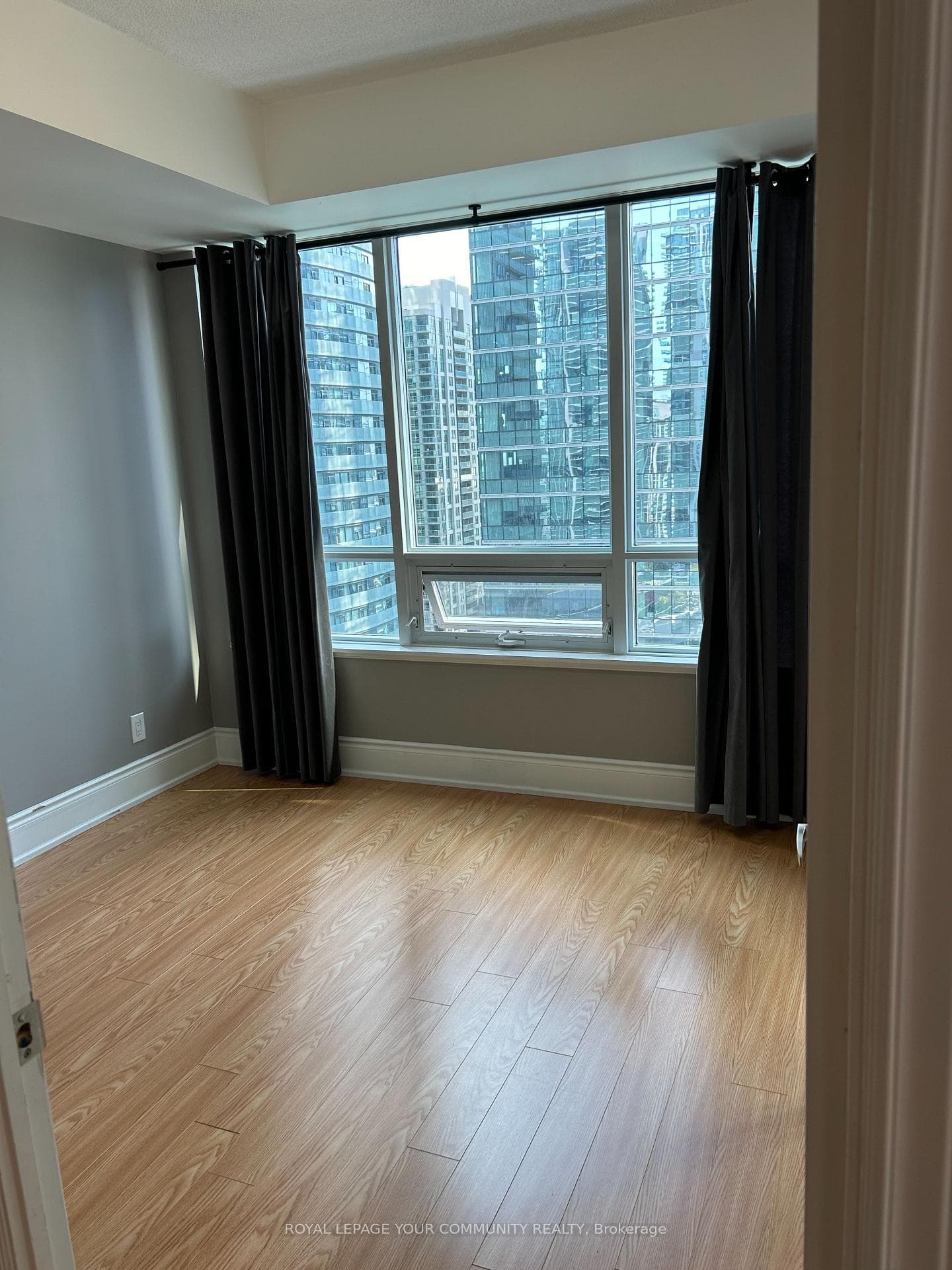 65 Bremner Boulevard Unit 2105 photo 6