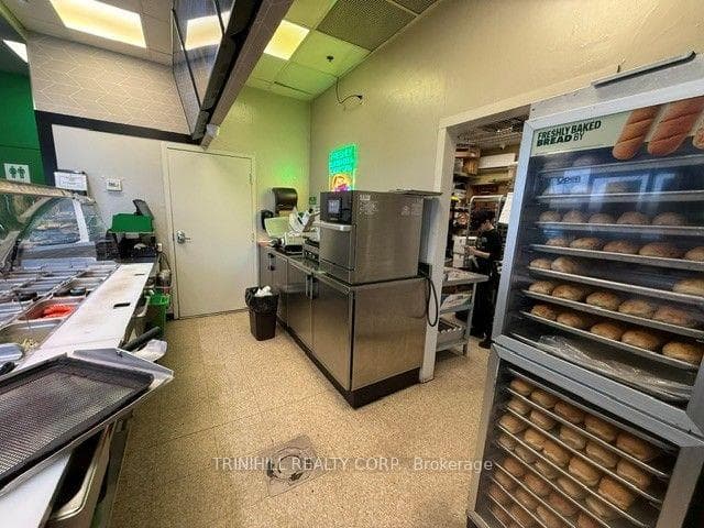 9661 JANE Street Unit 10 photo 6