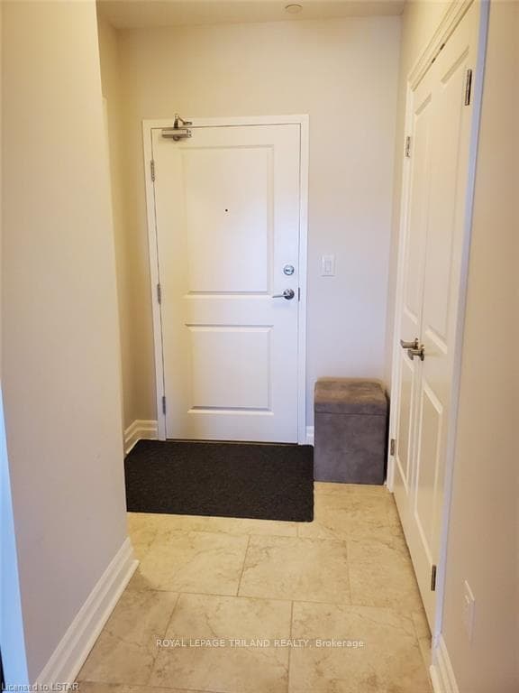240 VILLAGEWALK Boulevard Unit 607 photo 4