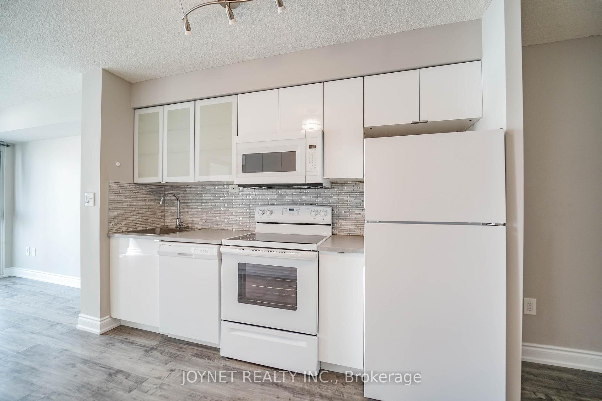 10 Capreol Court Unit 516 photo 8