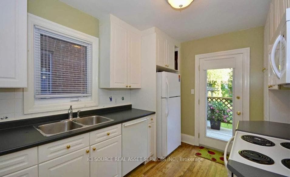 483 Soudan Avenue photo 6