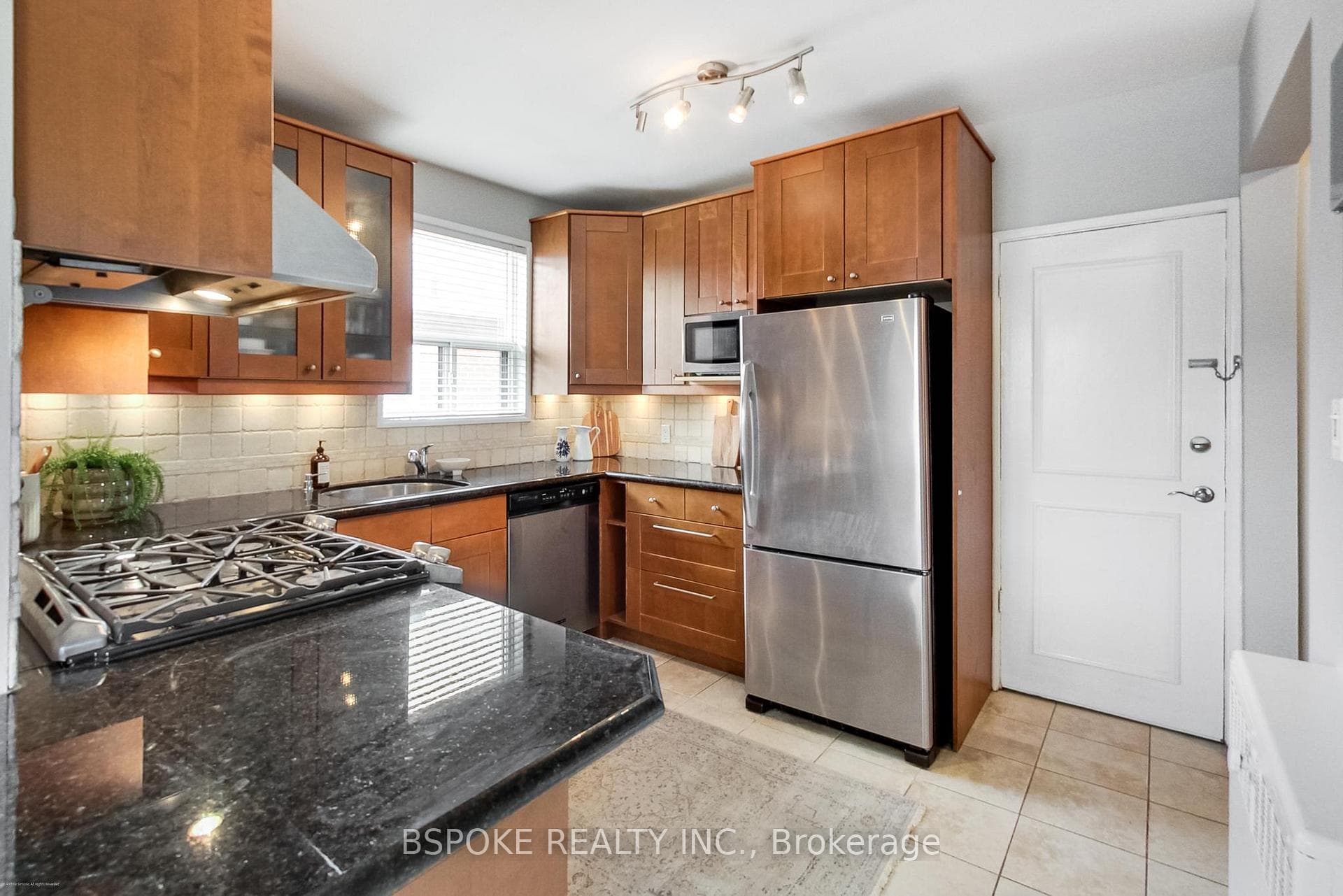 7 Warwick Avenue Unit 3 photo 10