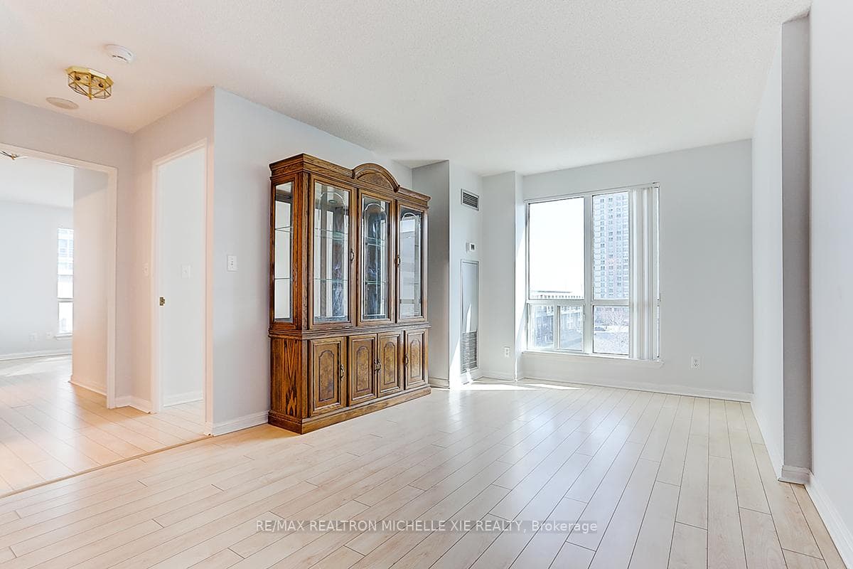 8 Lee Centre Drive Unit Unit503 photo 15