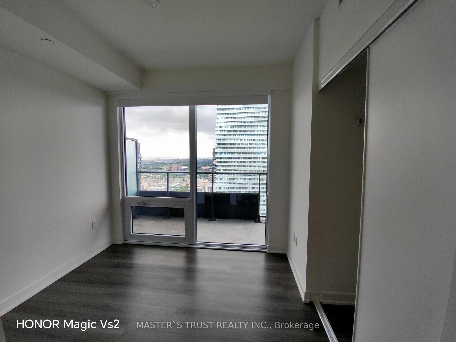 448 Burnhamthorpe Road Unit 4808 photo 14