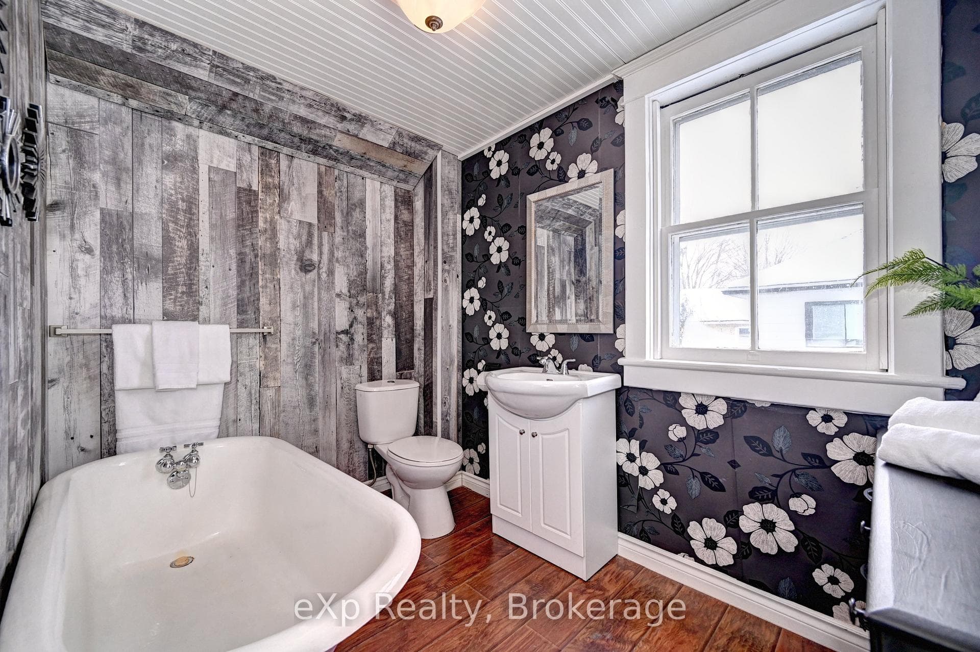 310 BARBER Avenue photo 27