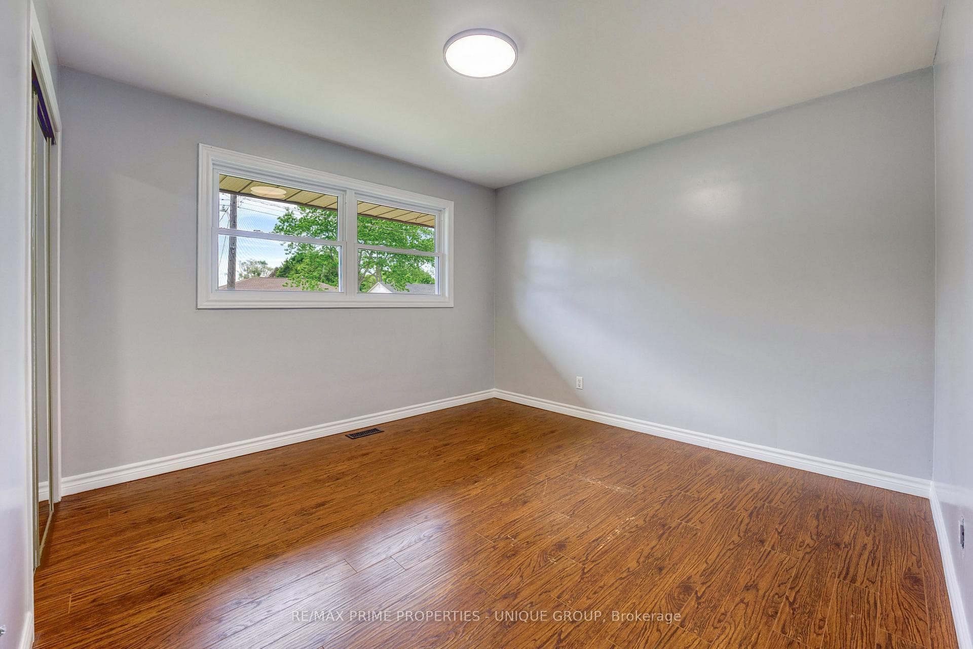 890 Hollands Avenue photo 15