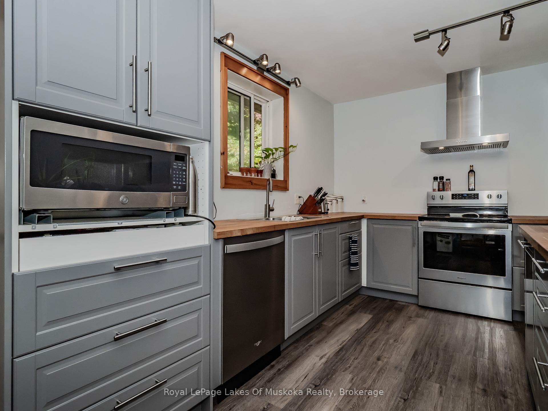 780 MANITOBA Street photo 9