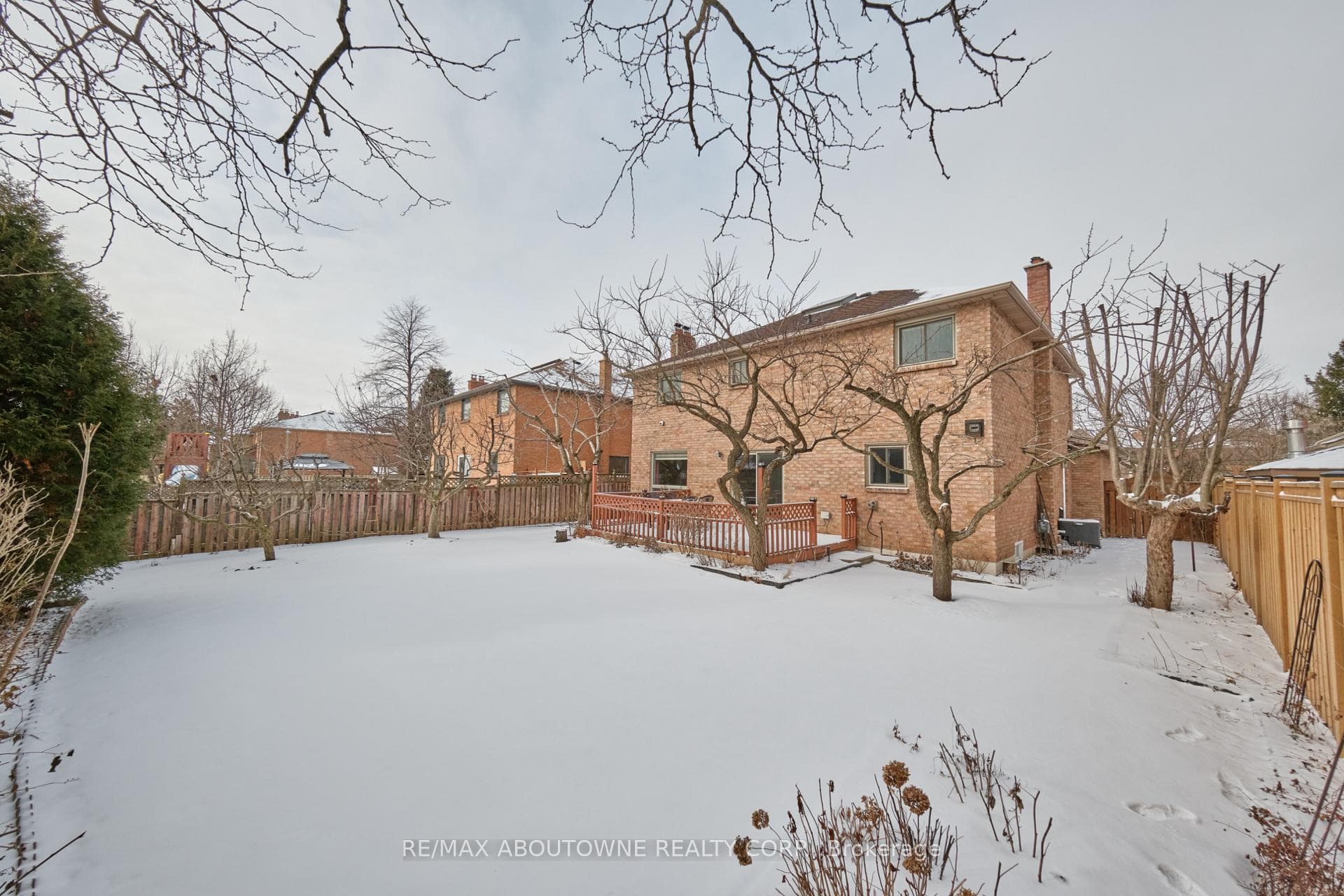2044 Grenville Drive photo 31