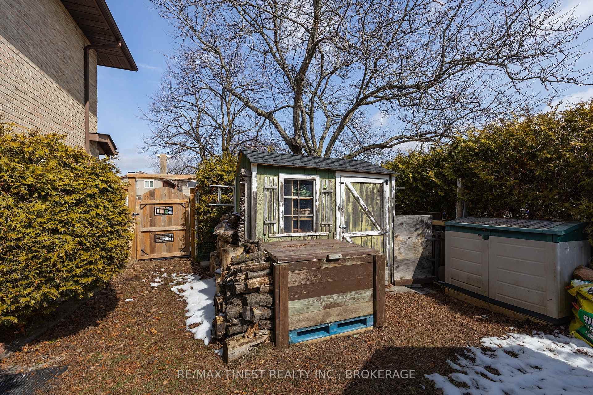 888 Sandringham Place photo 49