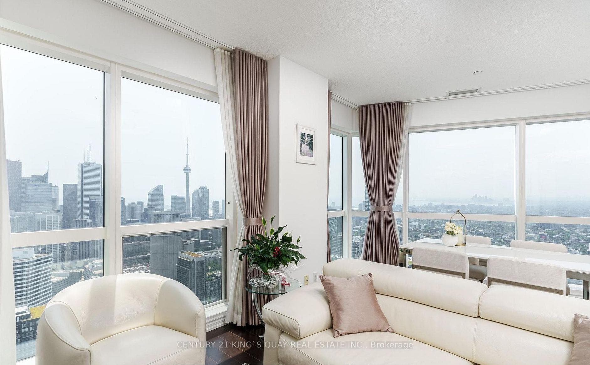 386 Yonge Street Unit 5610 photo 6