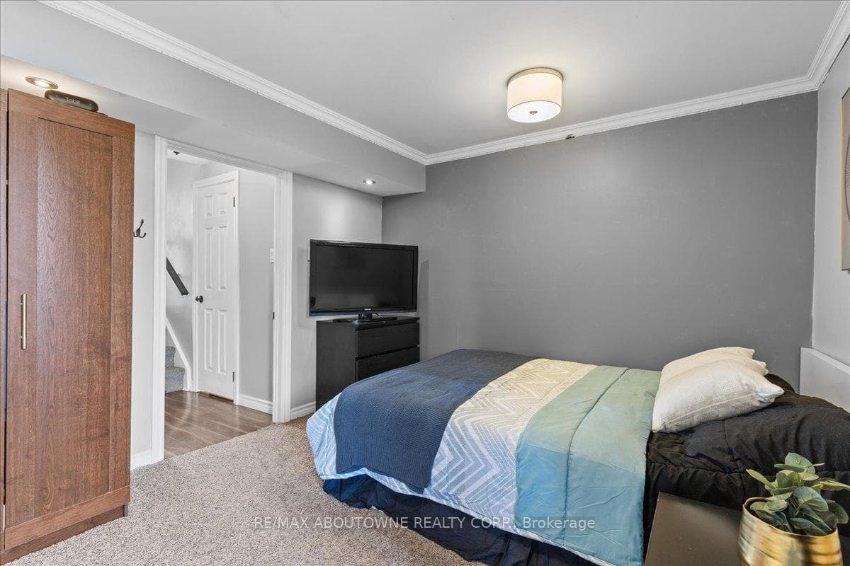 den/extra room/recreational