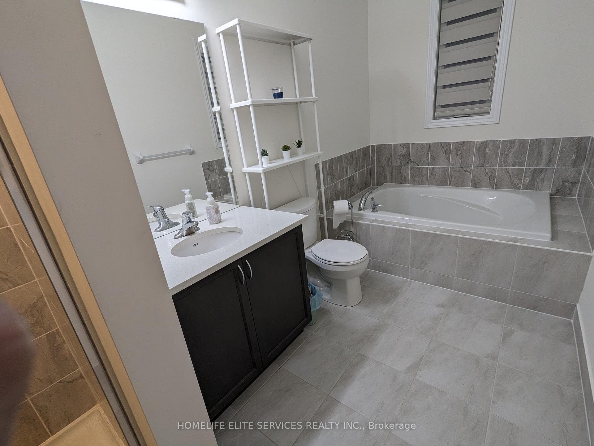 2 Hickling Lane photo 19