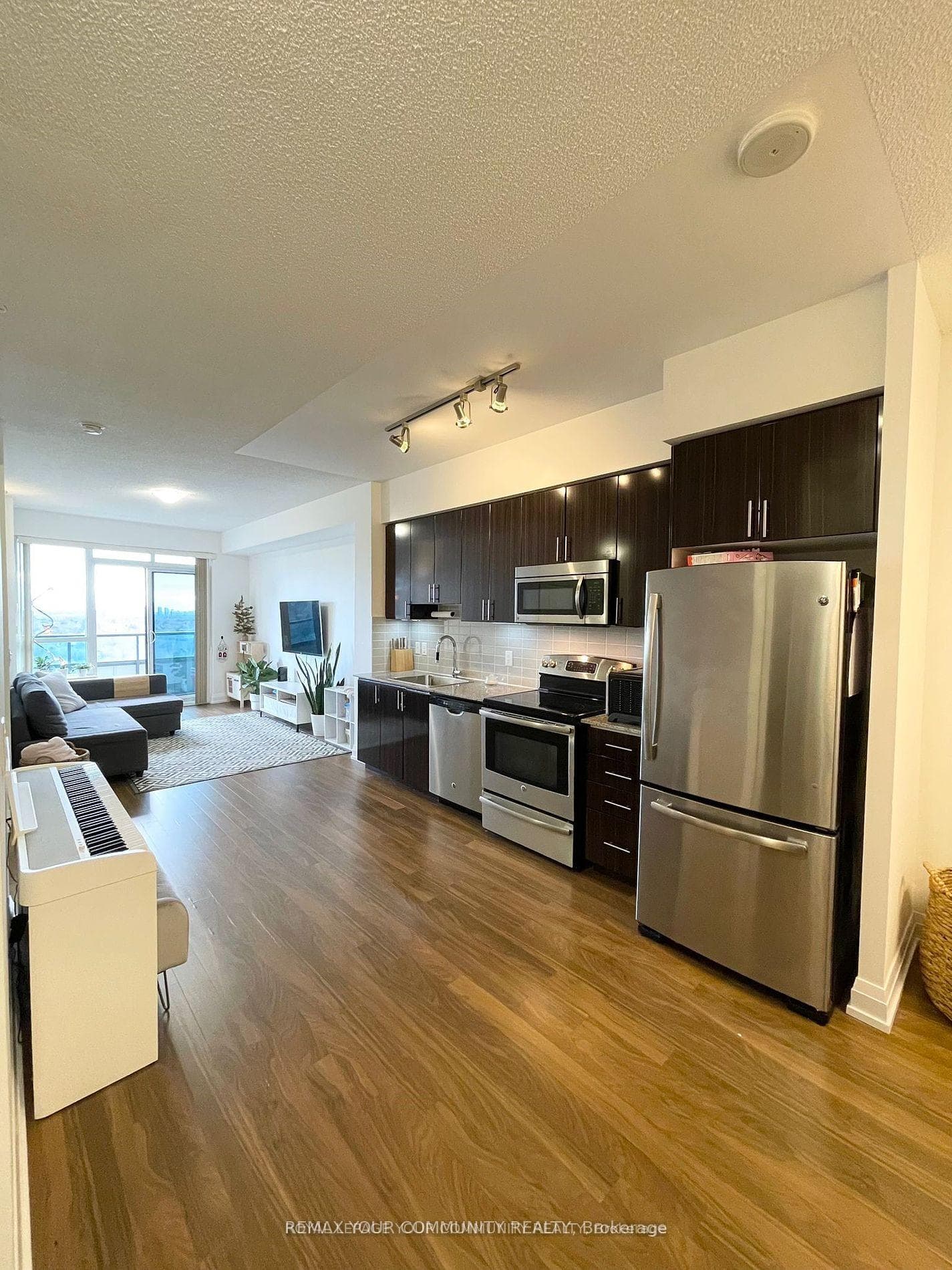 7161 Yonge Street Unit 1430 photo 20