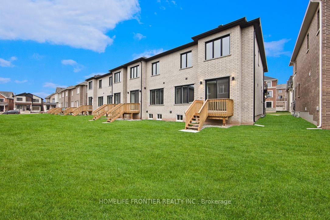 3035 Bramall Gardens photo 22