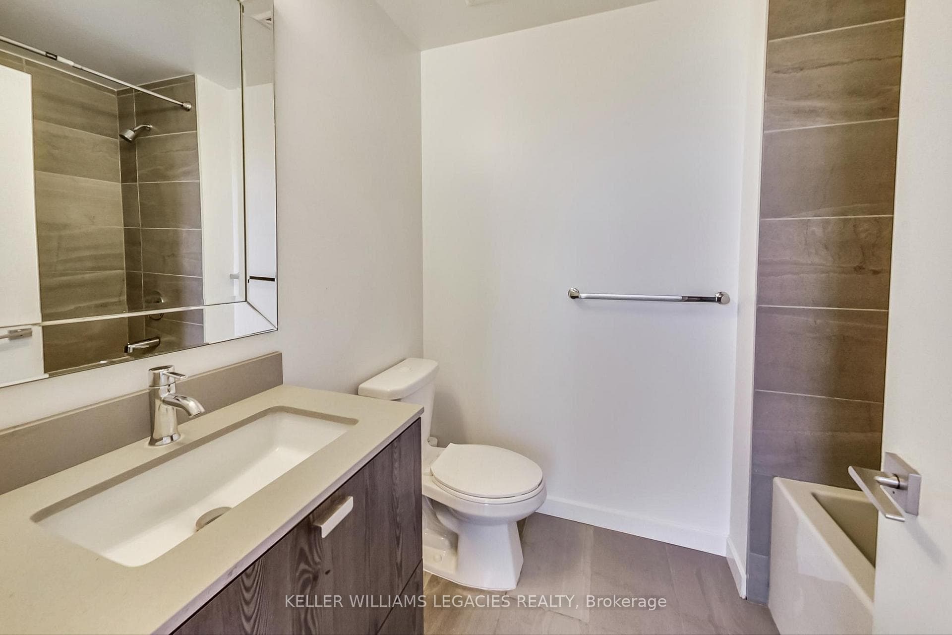 56 Forest Manor Road Unit 1710 photo 22