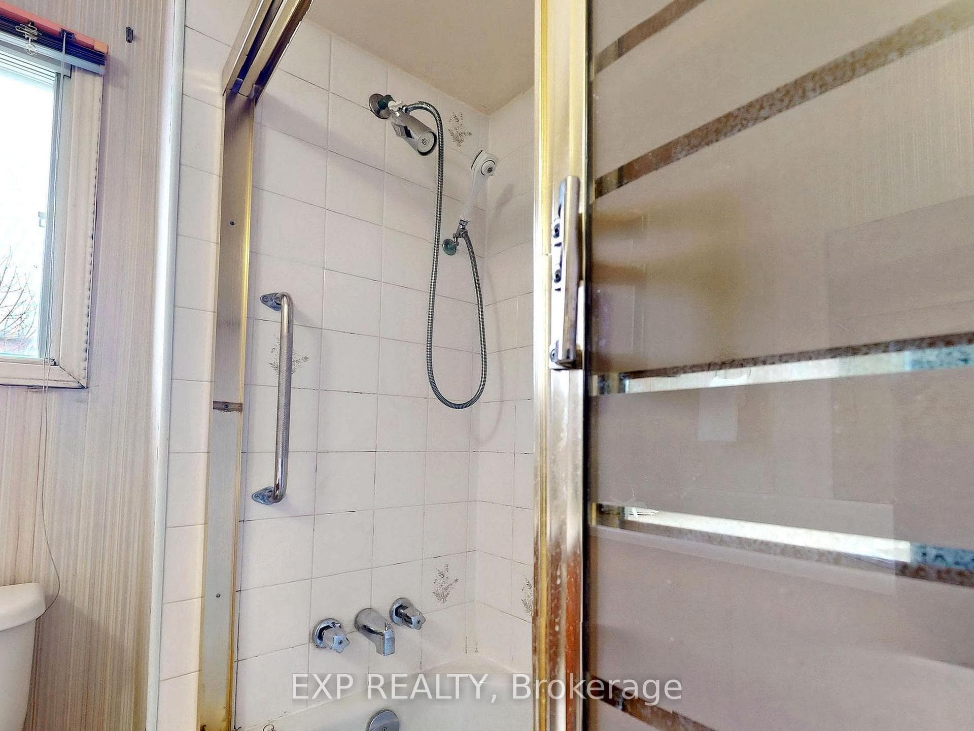 49 Gurr Crescent photo 29