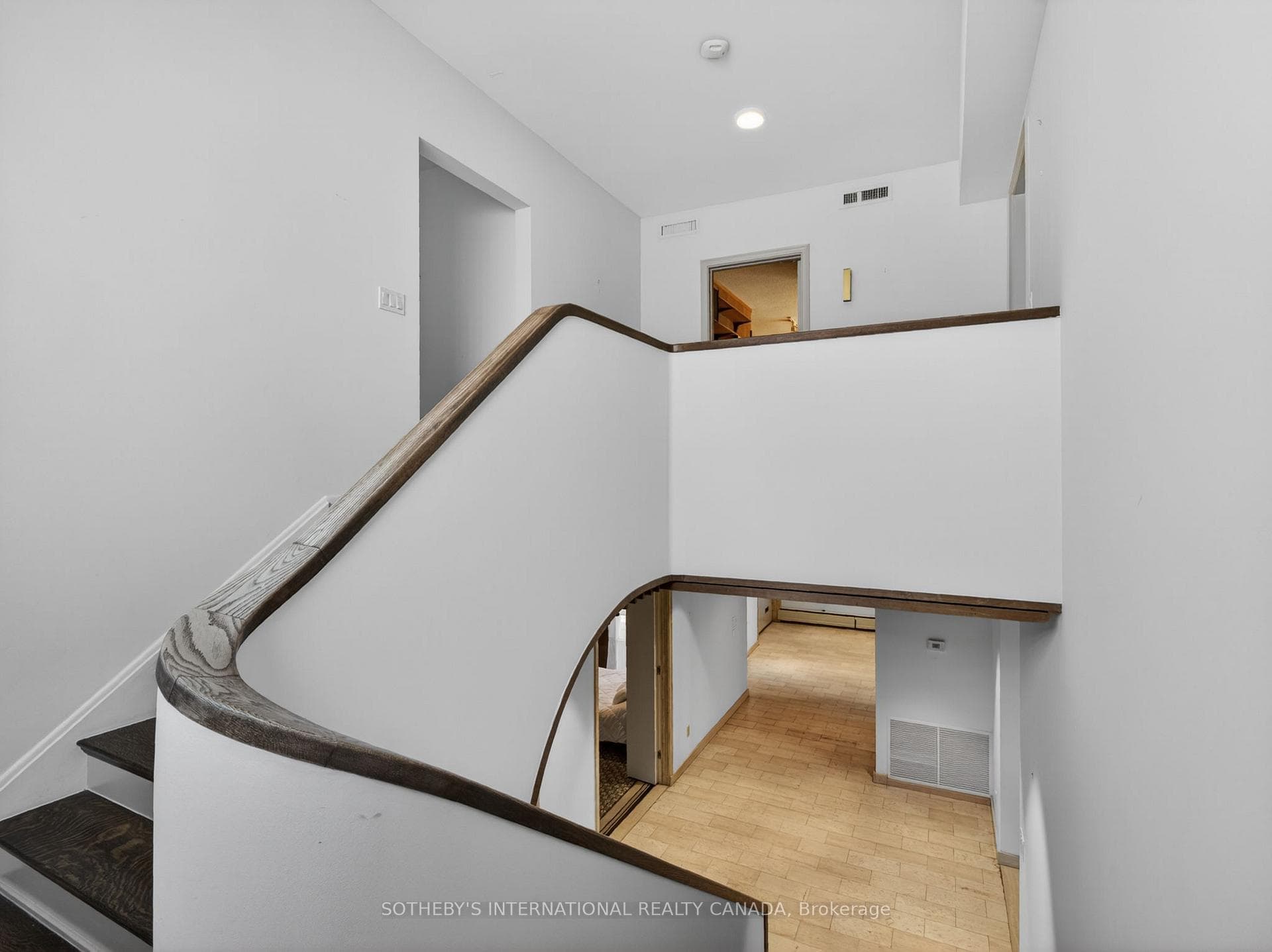 39 Burton Road photo 10