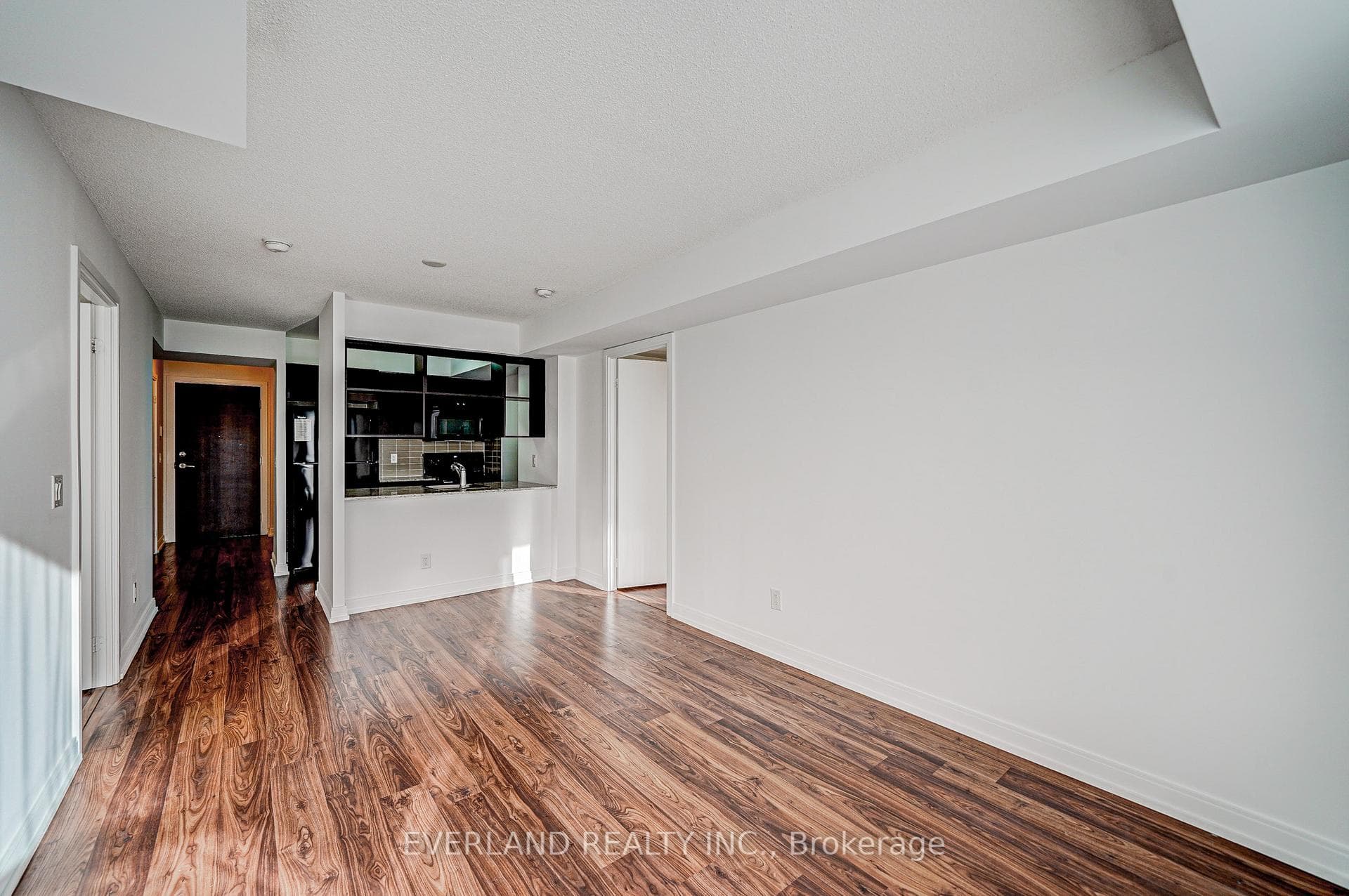 181 Village Green Square Unit 815 photo 13