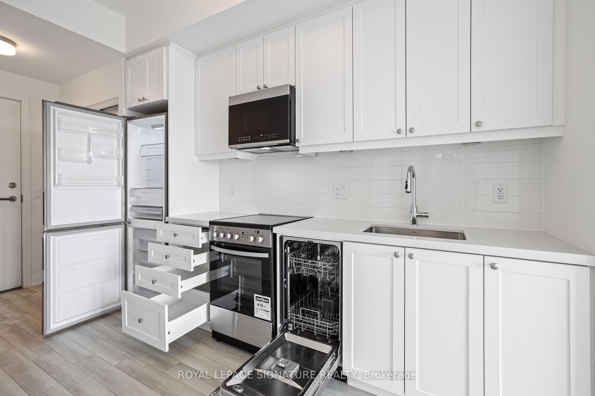 51 Clarington Boulevard Unit 703 photo 6