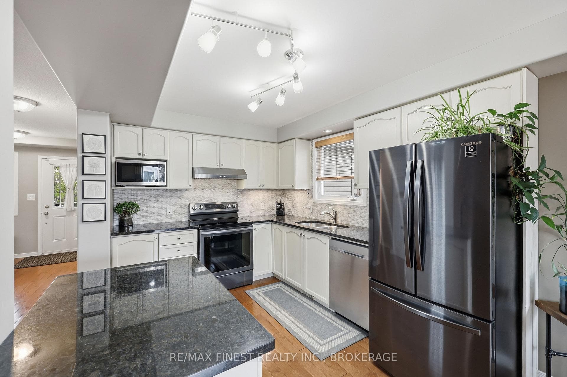 1466 Adams Avenue photo 10