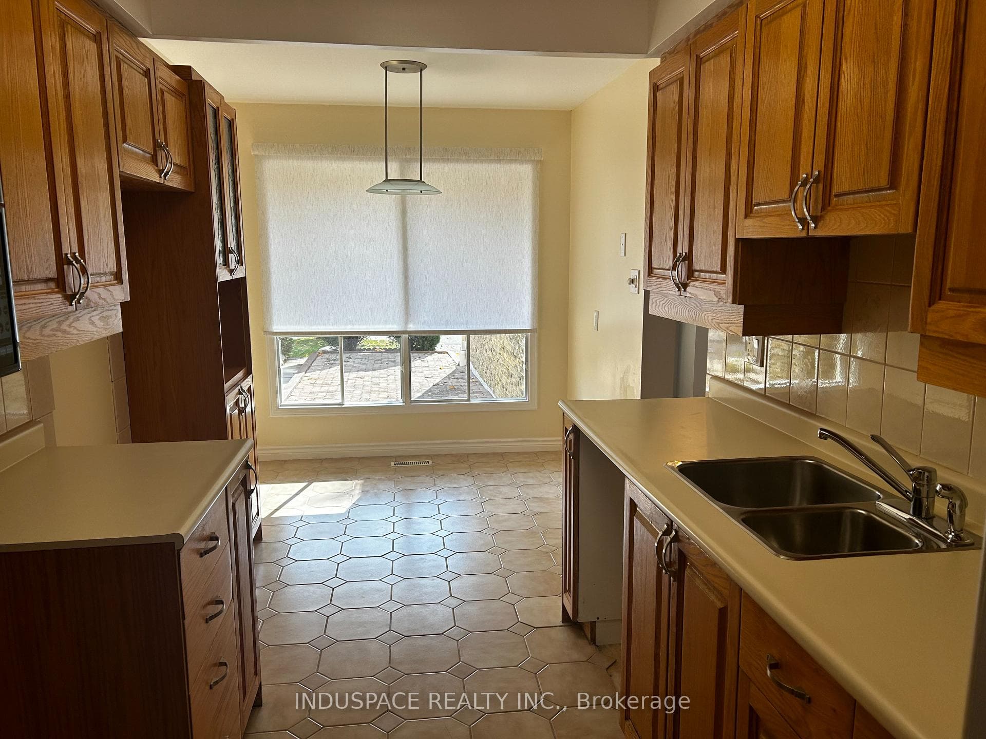 45 Granada Crescent photo 10