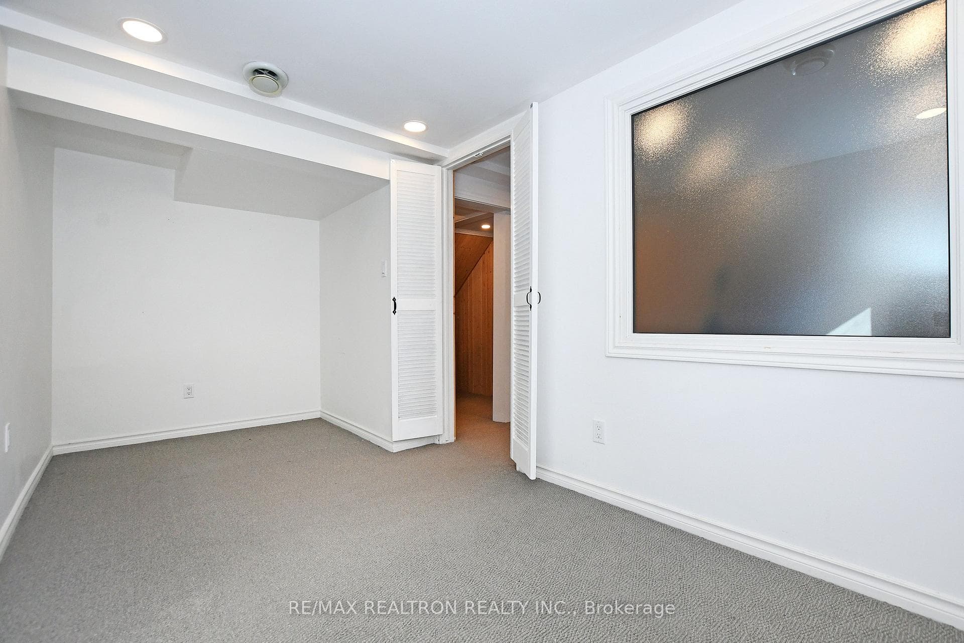11 Penny Place photo 28
