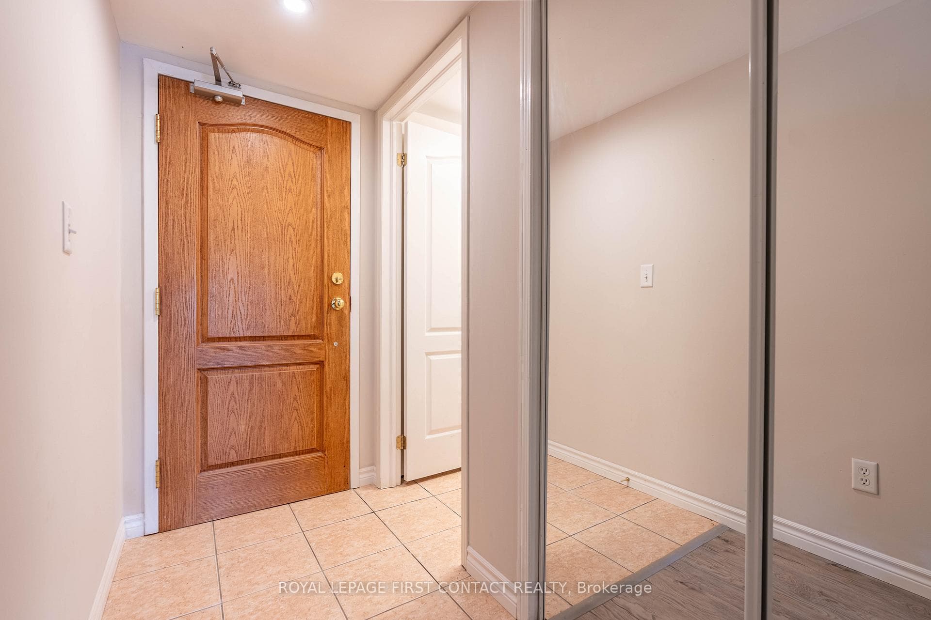 117 EDGEHILL Drive Unit 103 photo 2