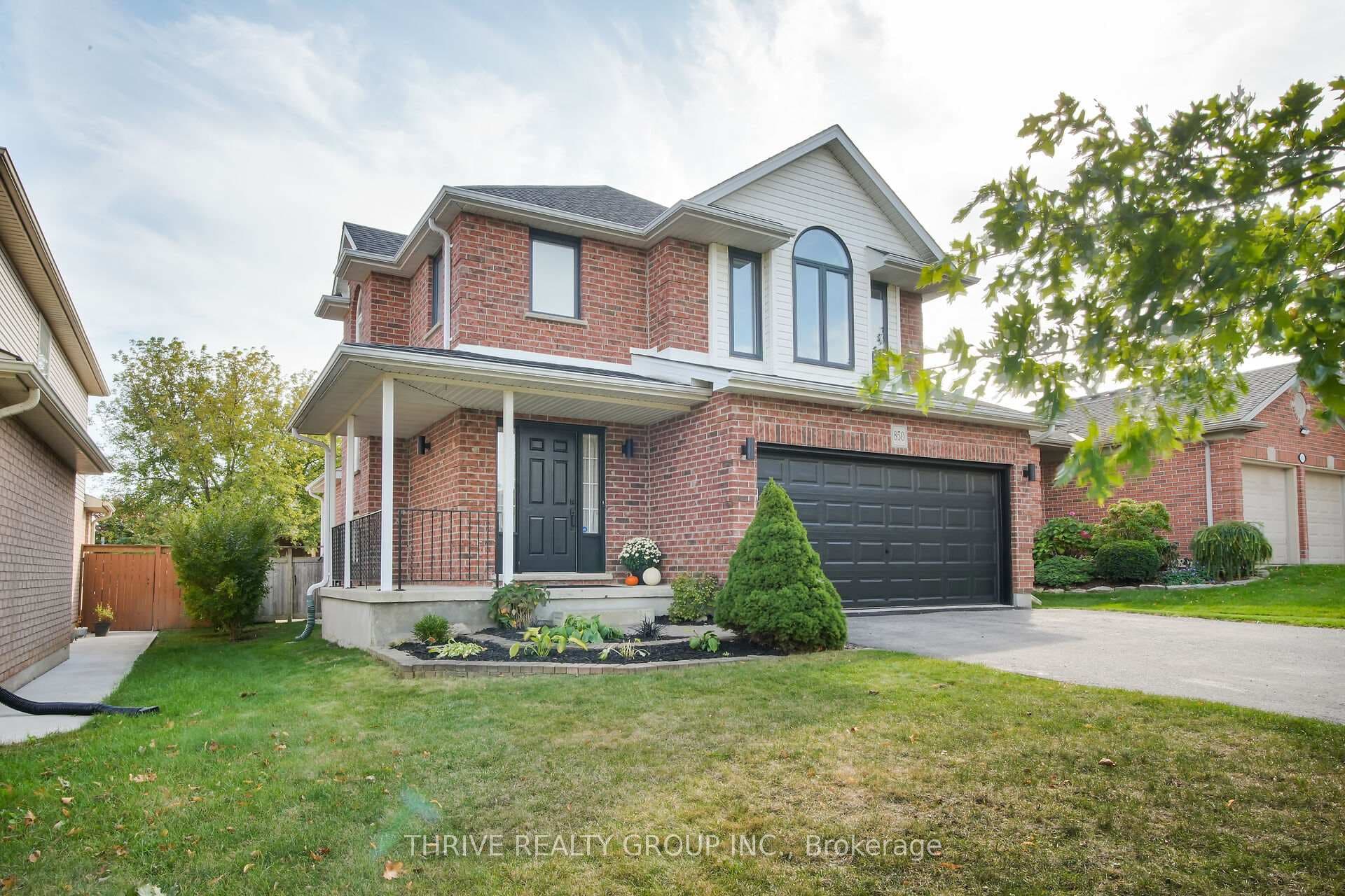 850 CRESTHAVEN Crescent photo 1