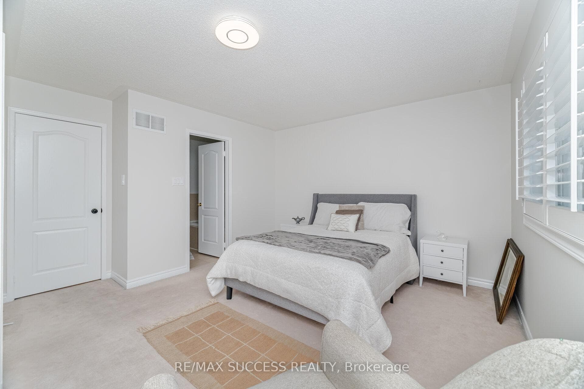 3570 Southwick Street photo 23