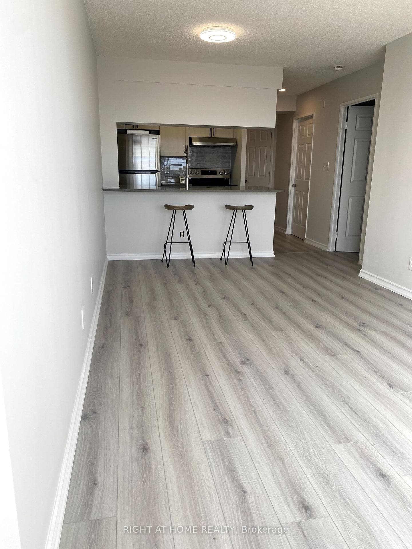 1625 Pickering Parkway Unit 909 photo 9
