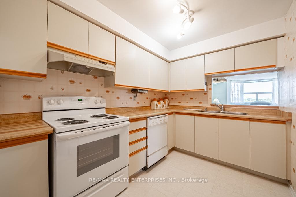 3845 Lake Shore Boulevard Unit 911 photo 7