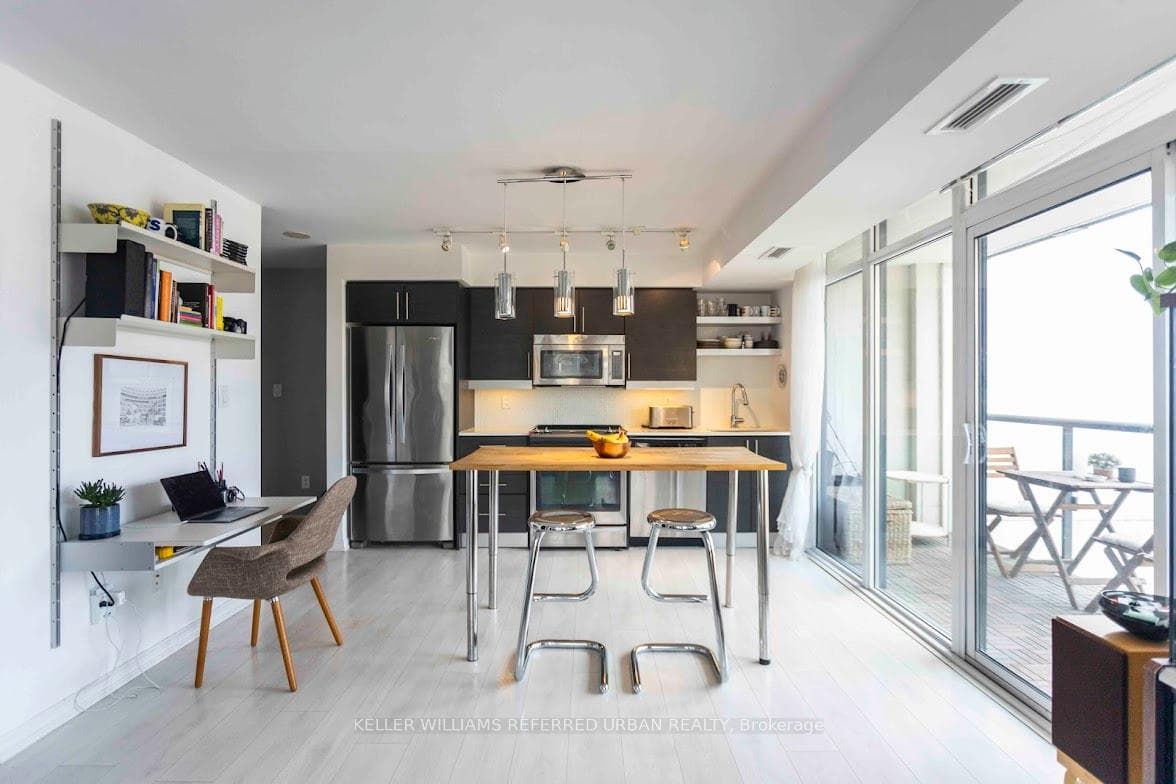 400 Adelaide Street Unit 1612 photo 2