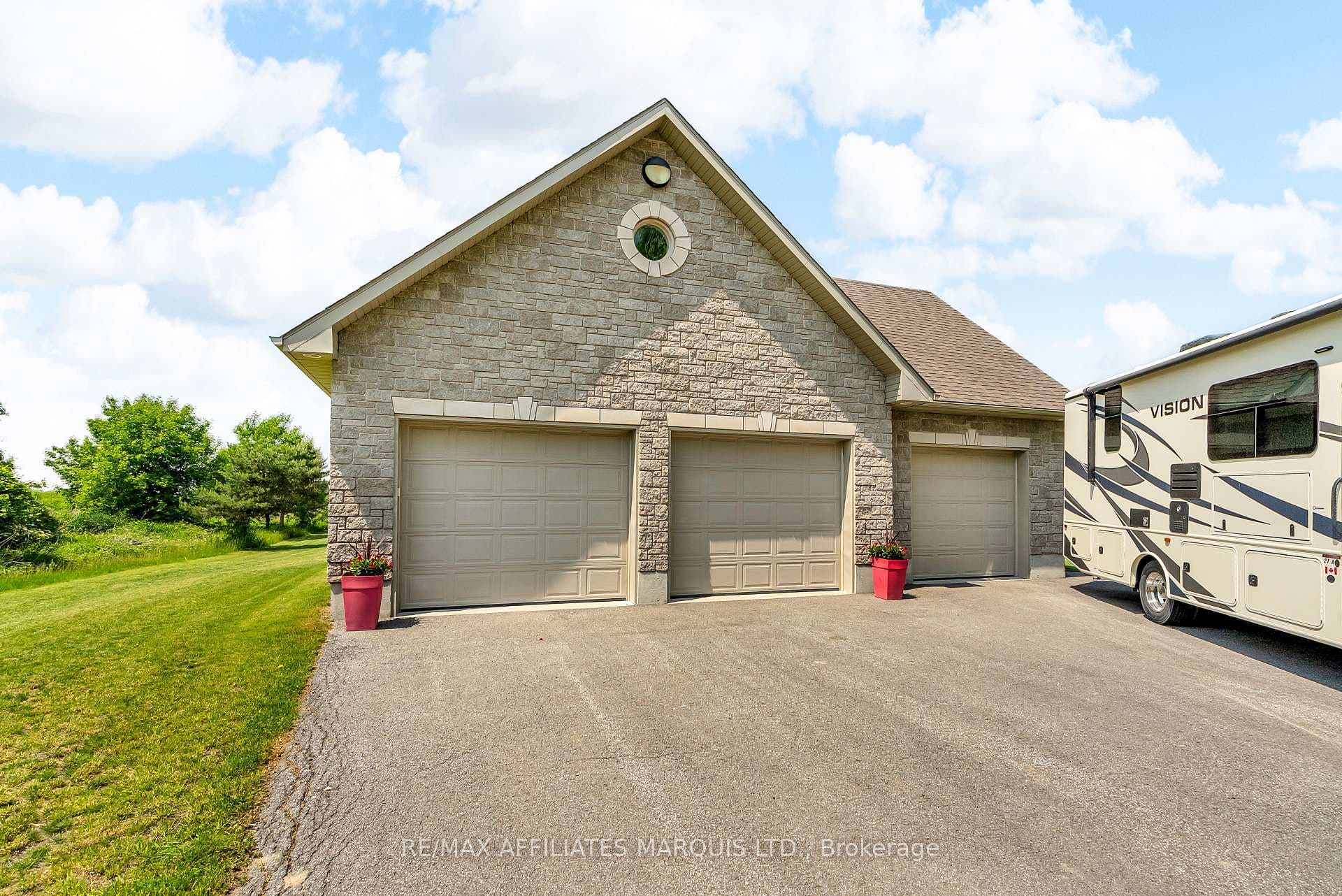 17623 Sandringham Road photo 41