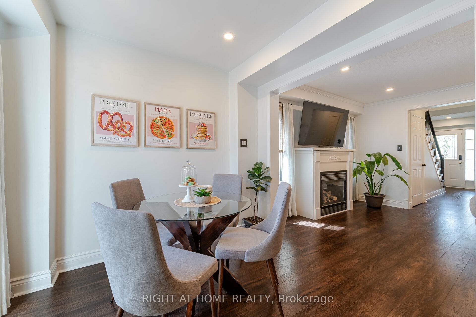 11 Catkins Crescent photo 13