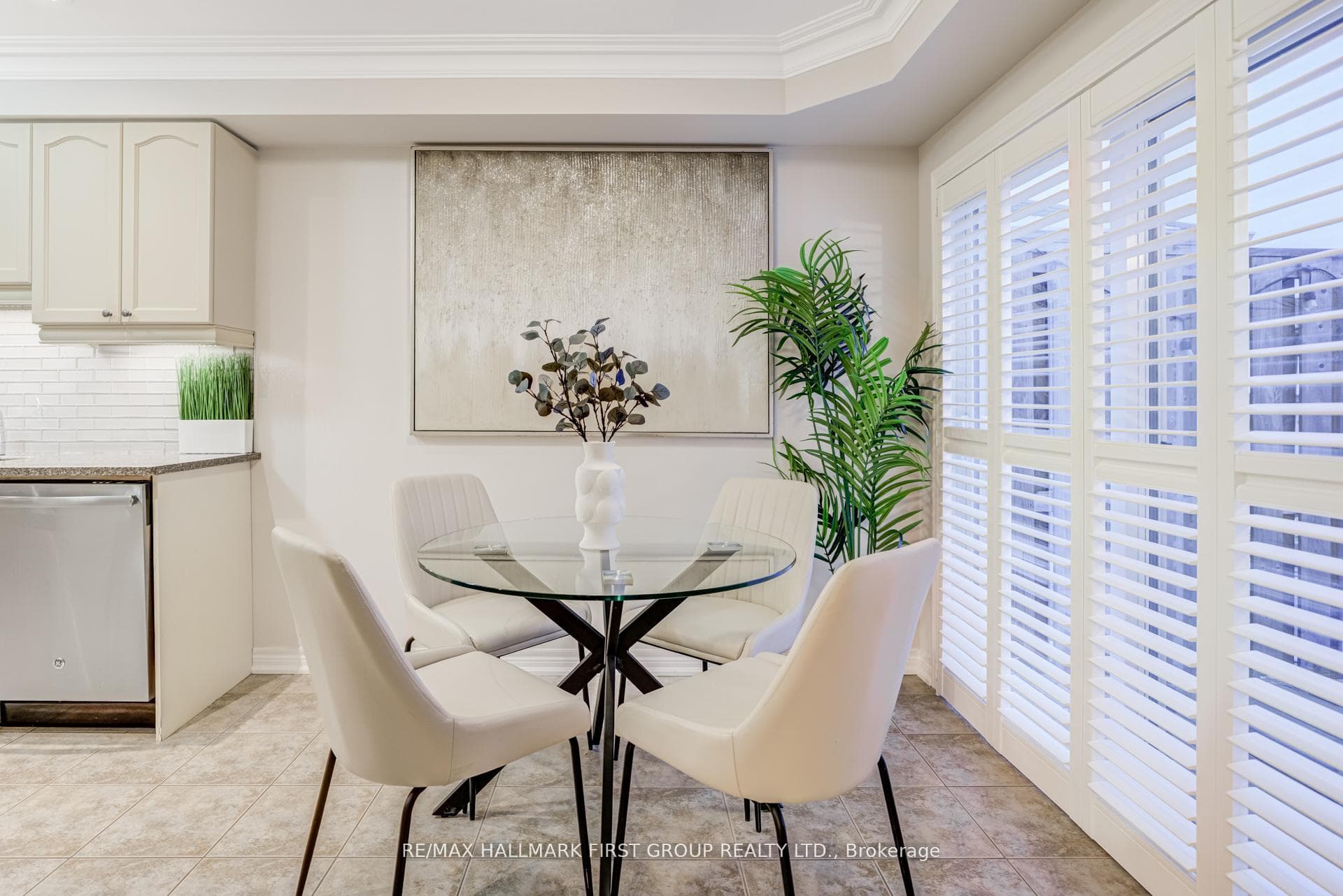 6 Lander Crescent photo 9