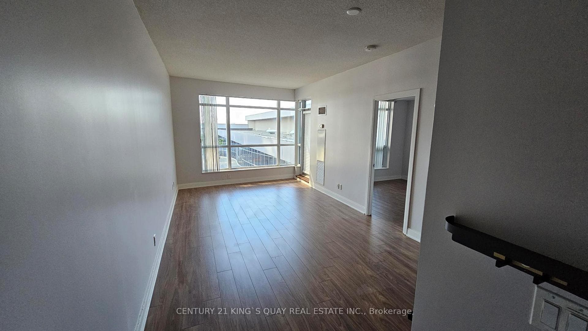 125 Village Green Square Unit 612 photo 5
