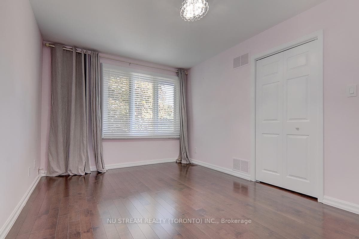 47 Hemingway Crescent photo 15