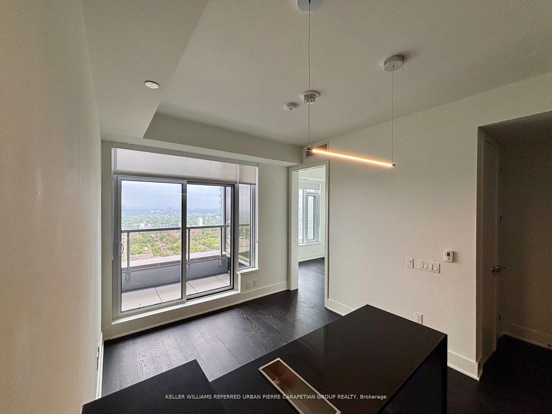 11 Yorkville Avenue Unit 4201 photo 2