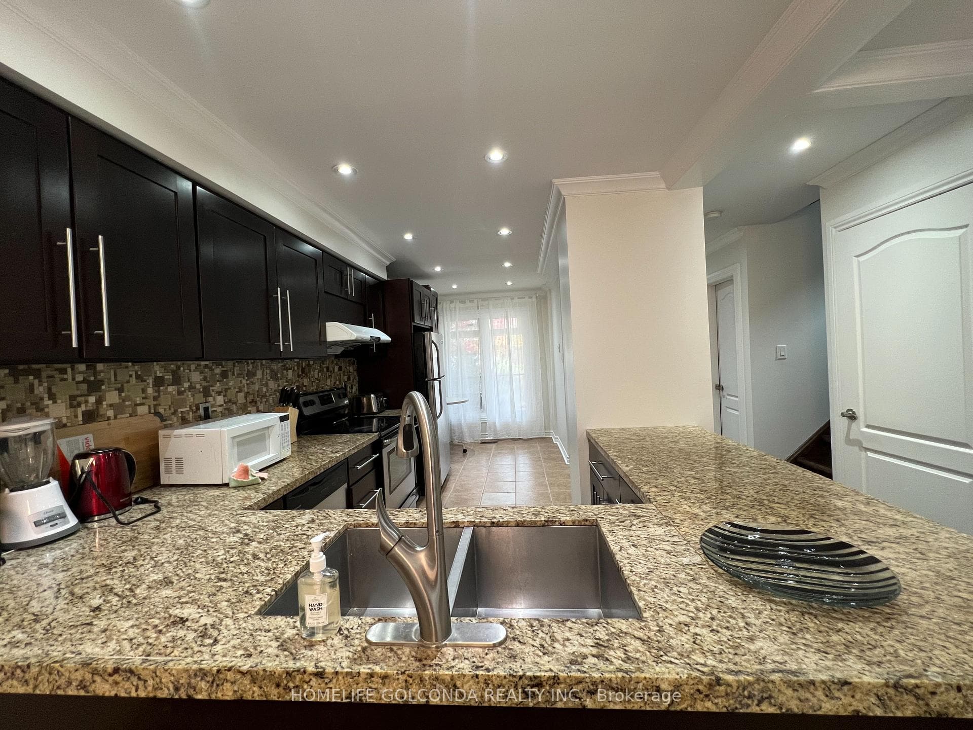 172 Stephenson Crescent photo 6