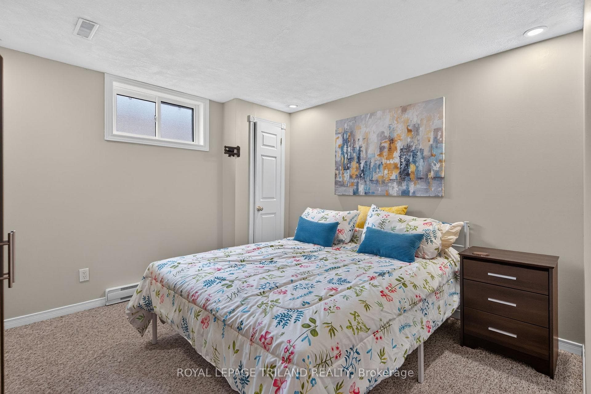 56 Parkview Crescent photo 34