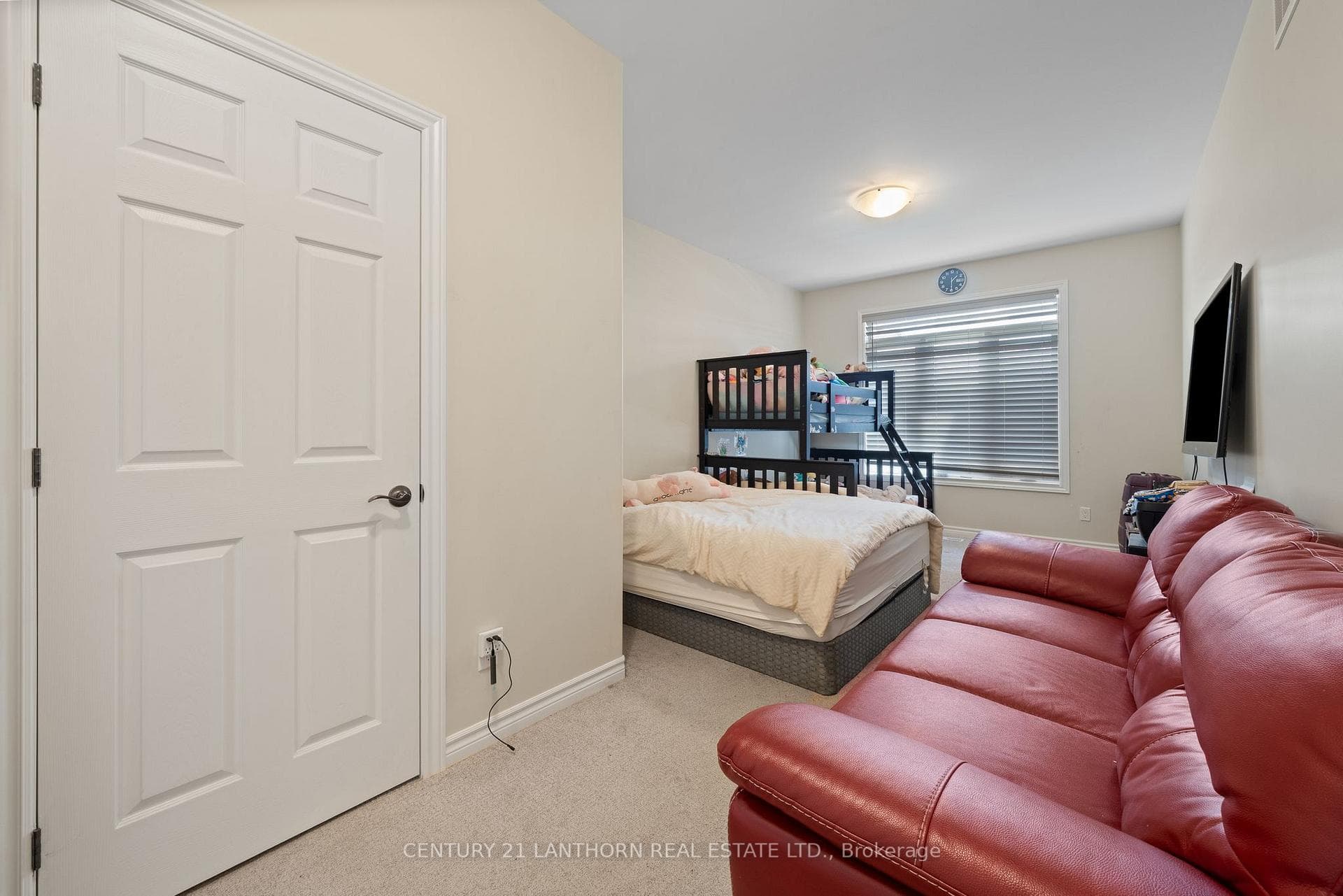 90 Covington Crescent photo 18
